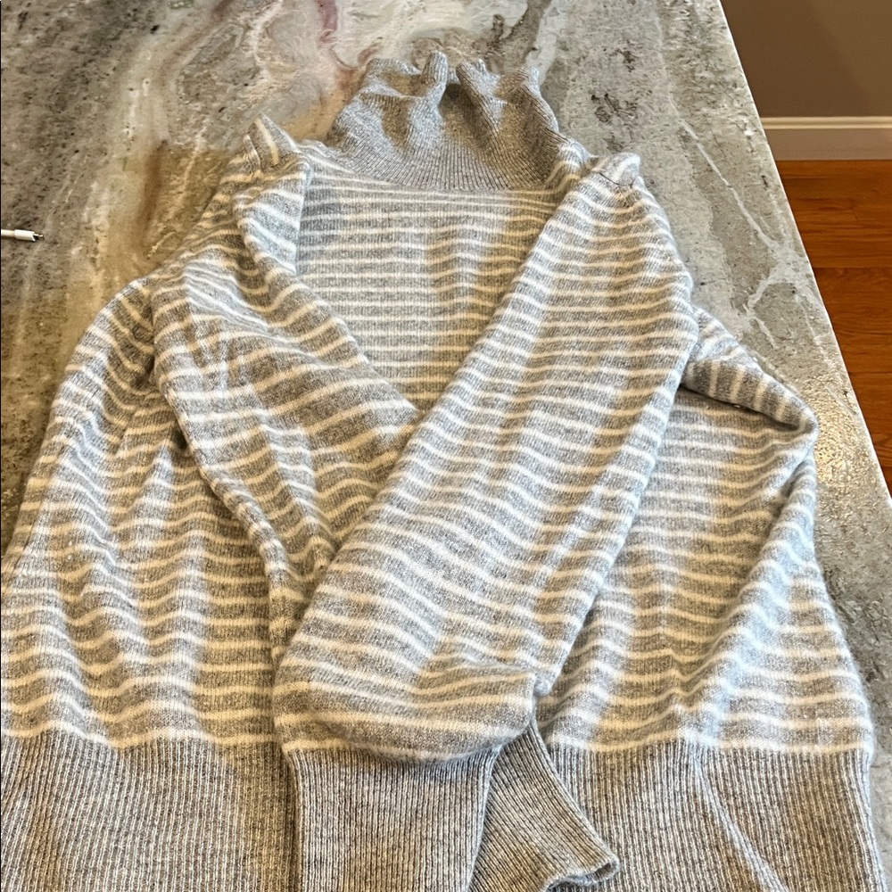 Vineyard Vines cashmere turtleneck. A few small holes on the neck.